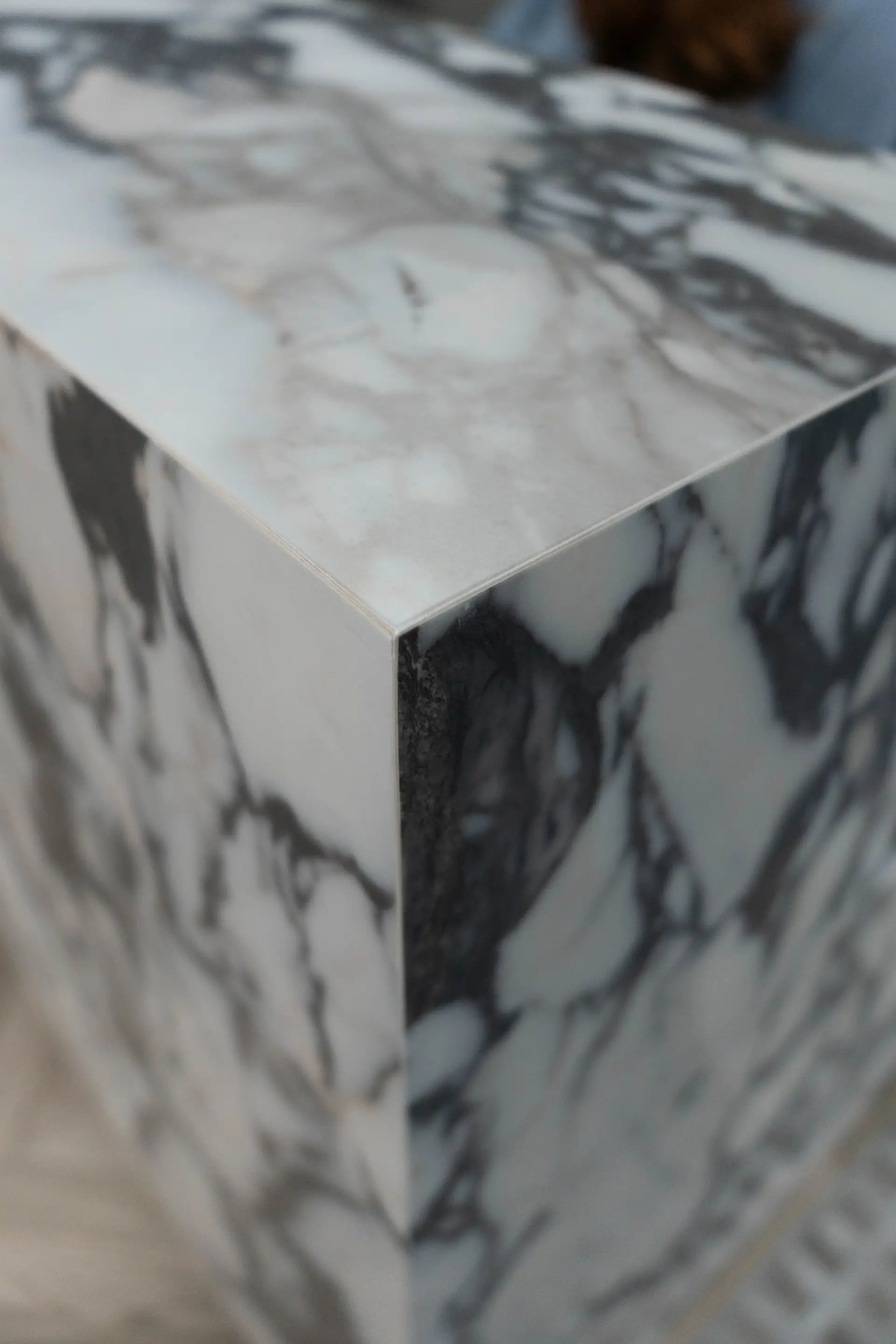 คิ้วกระเบื้องไทย สุง