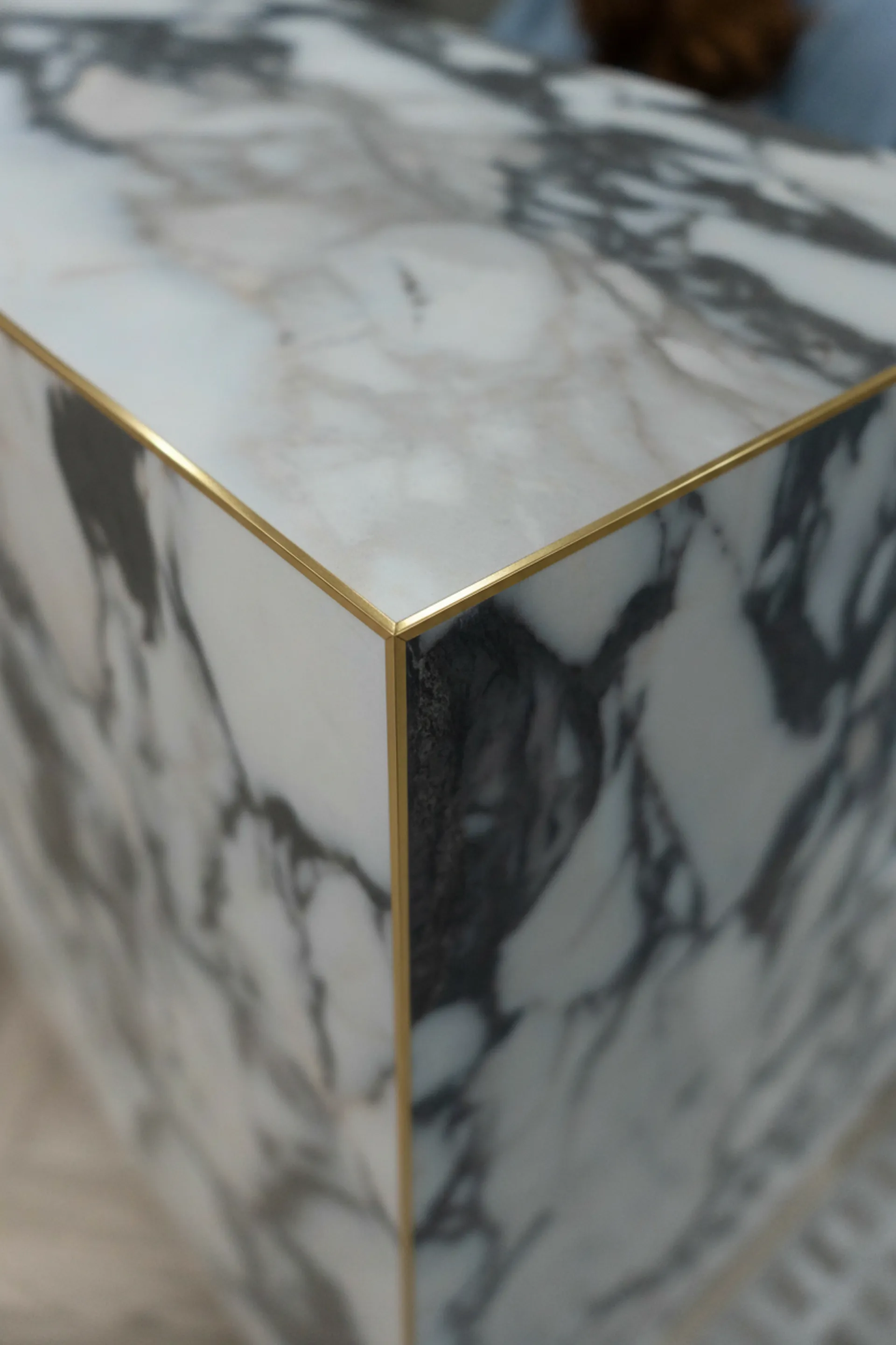 คิ้วกระเบื้องทั่วไป