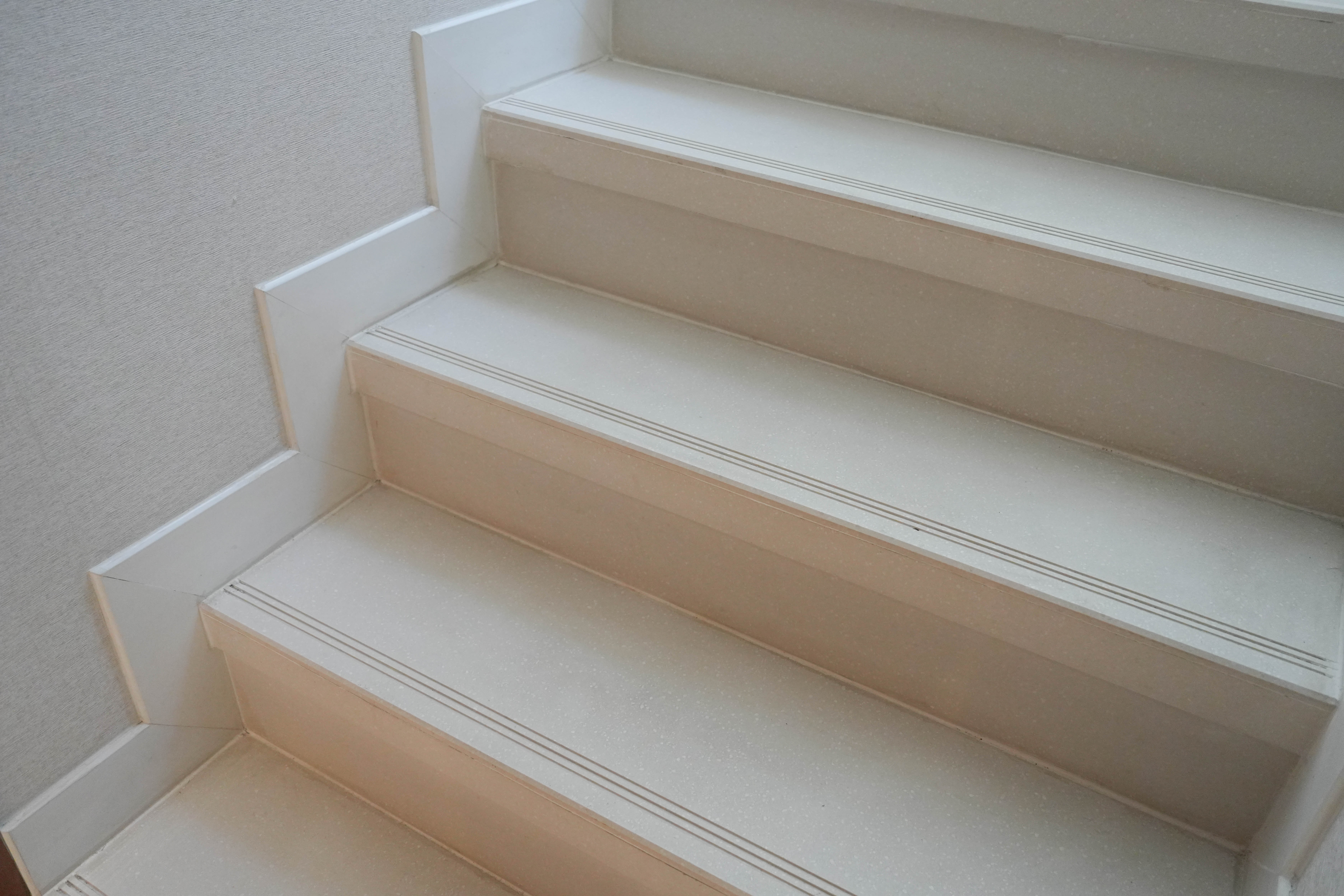 คิ้วกระเบื้อง จากกระเบื้องเจียรลบมุม