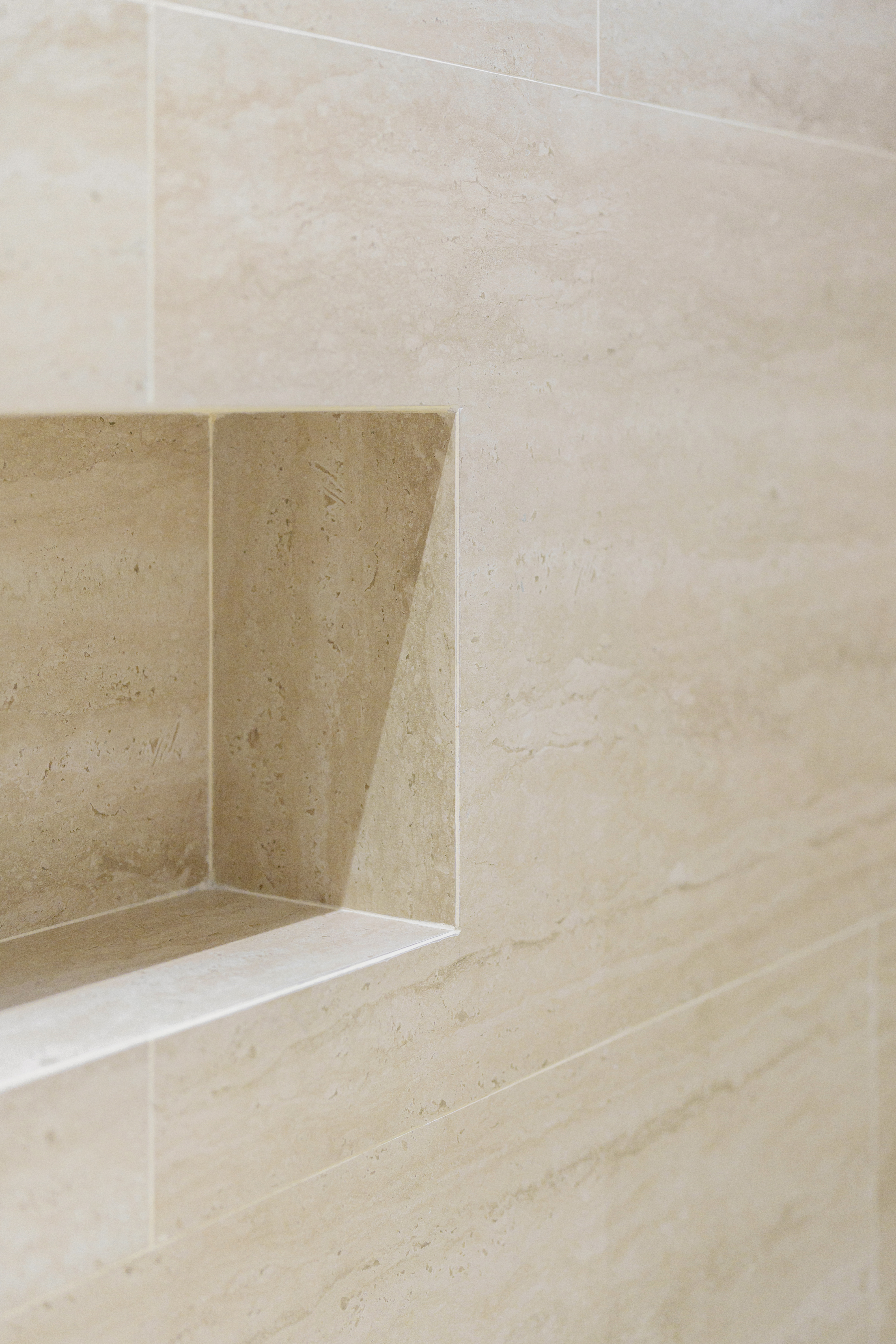 คิ้วกระเบื้อง จากกระเบื้องเจียรเข้ามุม 45 องศา