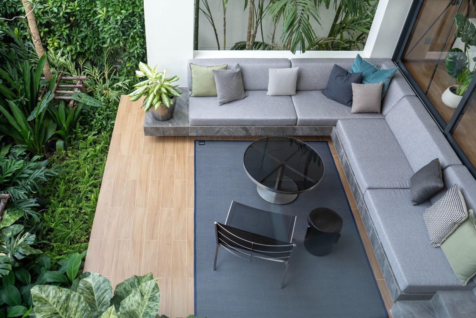 ลายไม้ และต้นไม้เยอะ ๆ