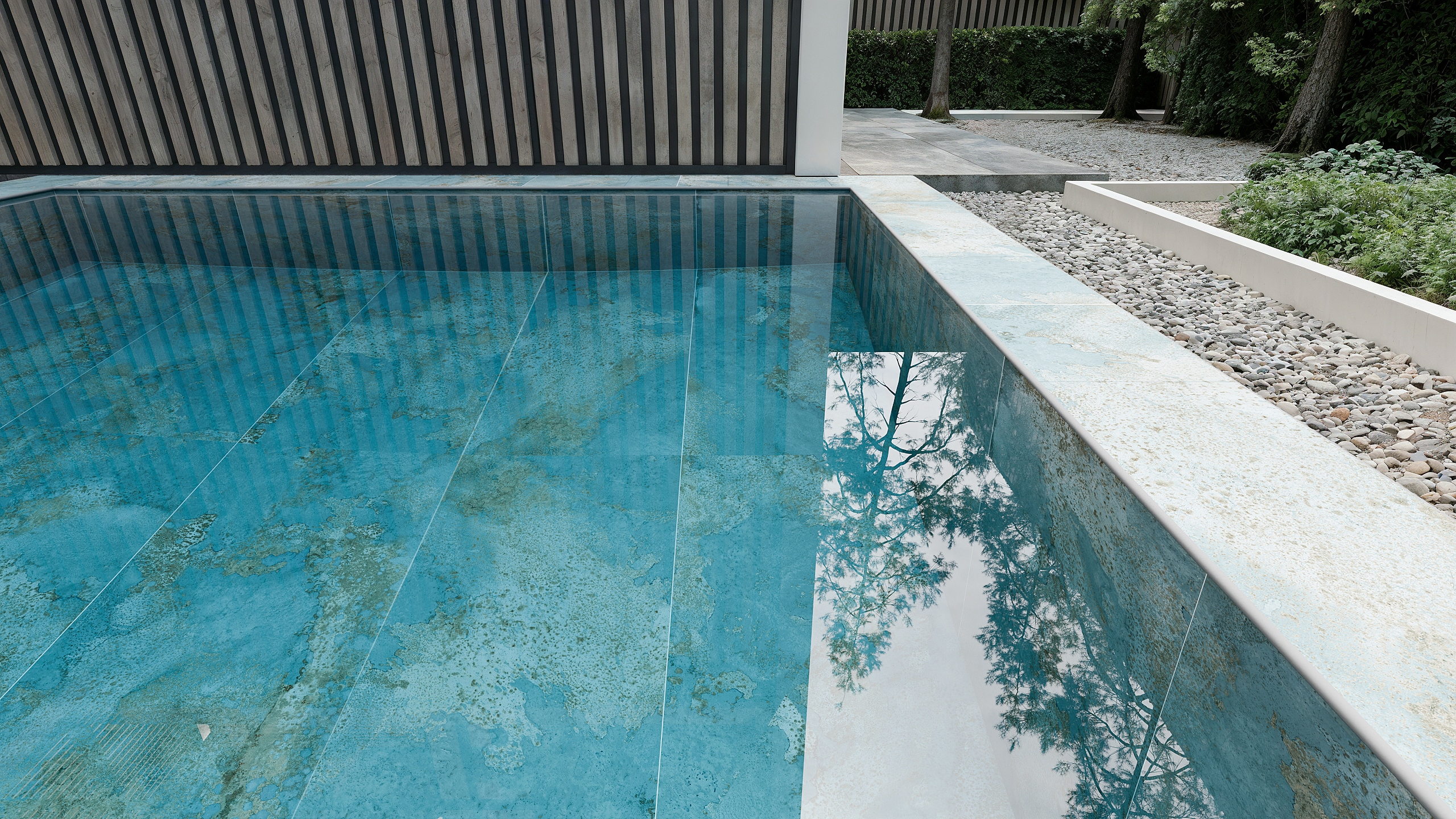 ตัวอย่างสระว่ายน้ำใช้กระเบื้องเเบบไหน