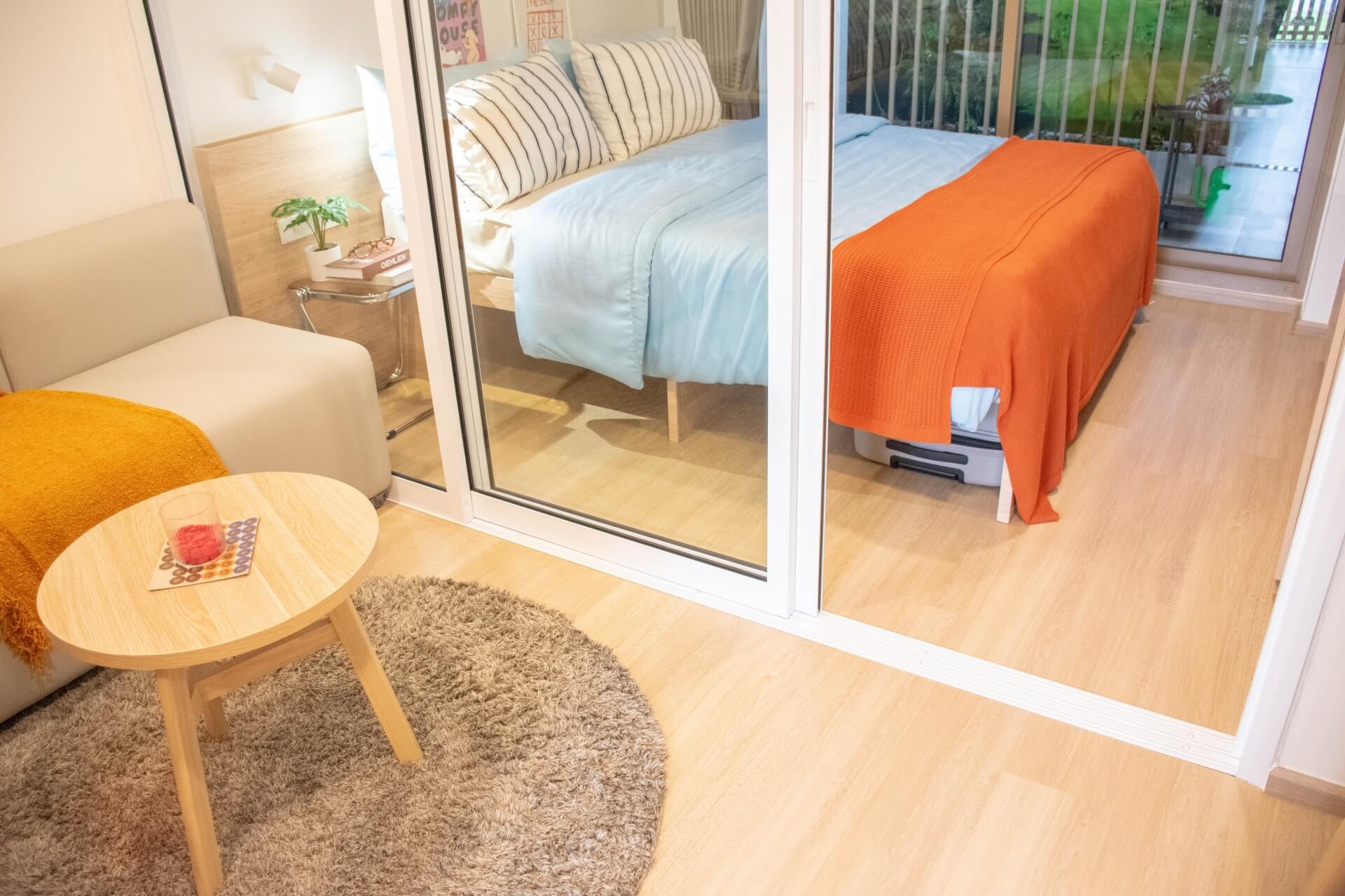 5 เคล็ดลับสำคัญ ที่จะทำให้คอนโดของคุณดูกว้างขึ้น - ใช้แสงธรรมชาติและไฟ Warm White