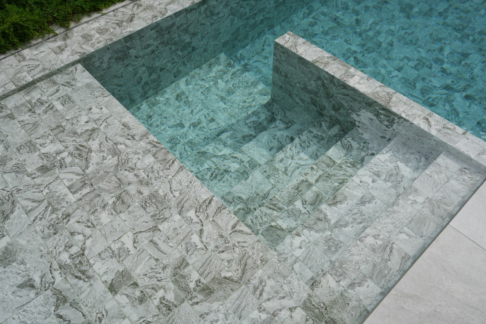 กระเบื้องสระว่ายน้ำ 0